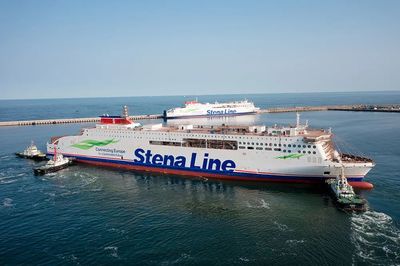 威海金陵W0271高端客滚船下水，船舶风管技术再升级